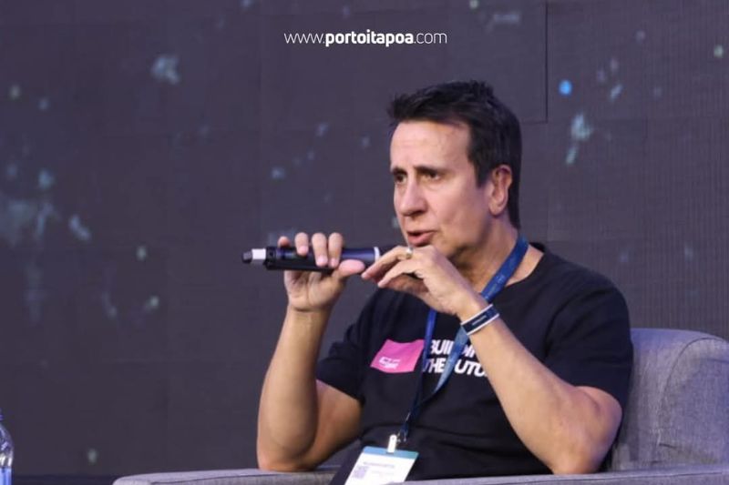 As oportunidades e os desafios da logística portuária foram destacados pelo CEO do Porto Itapoá, Ricardo Arten, durante o Painel Marítimo, dentro da programação do Comex, que aconteceu nesta quarta-feira (9), em Joinville.
