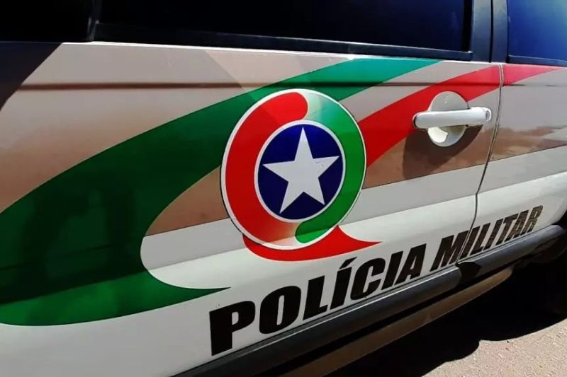 Homem com mandado por tráfico é preso durante patrulhamento em Itapoá