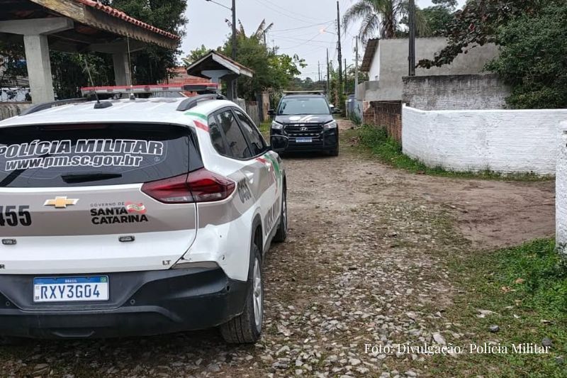 Polícias Militar e Civil cumprem mandados de busca em Itapoá