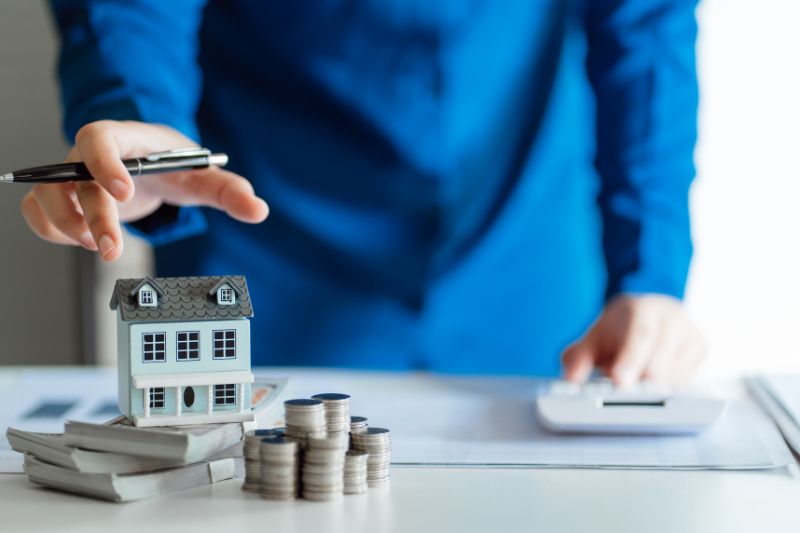 Adjudicação Compulsória ou Usucapião? Saiba Quando Cada Caminho é o Mais Adequado para Regularizar um Imóvel