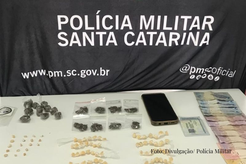 Dois homens são presos por tráfico de drogas no bairro Cambiju em Itapoá