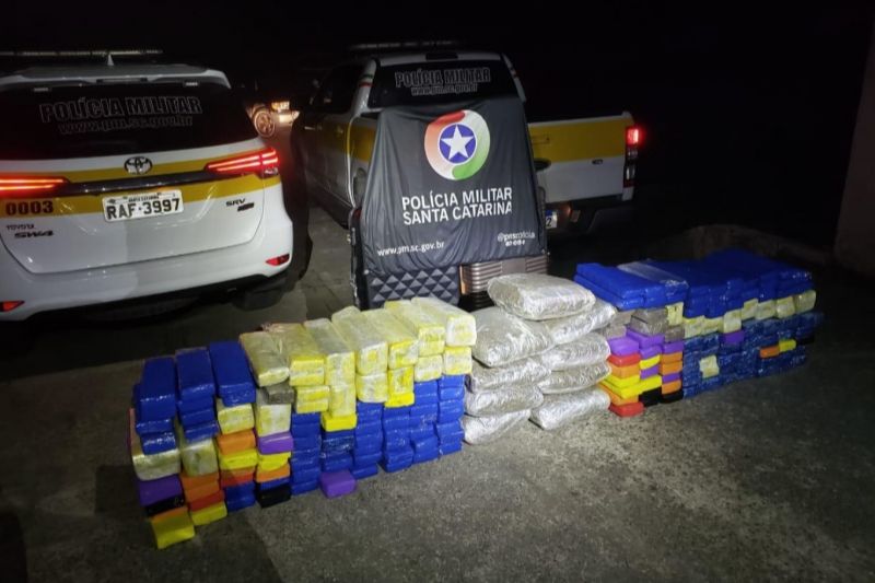 PMRv apreende 170 kg de maconha durante abordagem na BR-101, em Garuva