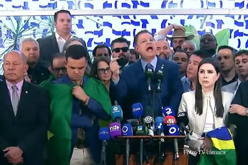 Deputados de SC pressionam por anistia e Estado acelera investimentos no interior