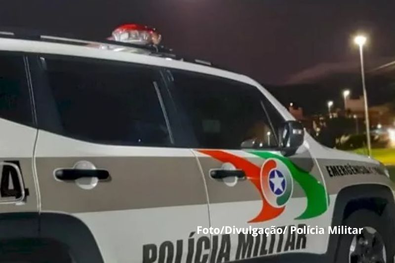 Homem é detido após invadir imóvel e resistir à abordagem policial em Itapoá