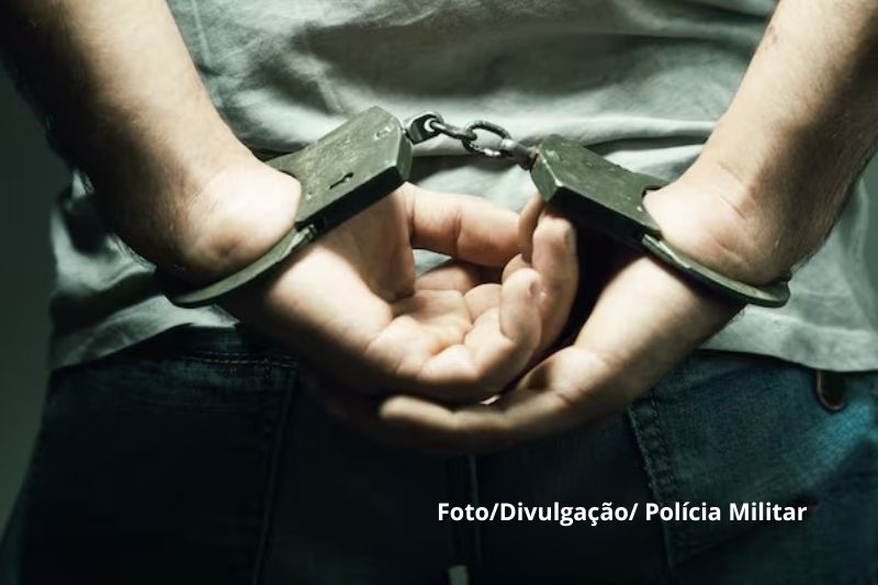 Polícia cumpre mandado de prisão na Barra do Saí, em Itapoá