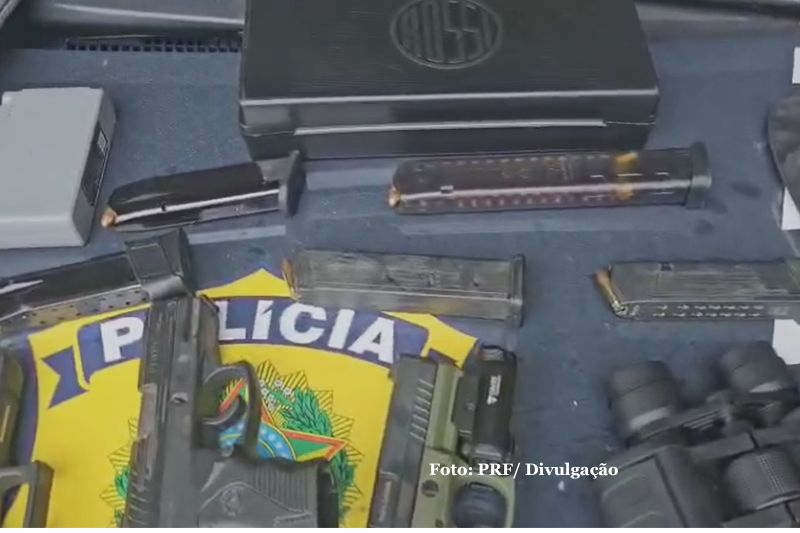 Homem é preso na BR-101 em Joinville transportando armas, munições e equipamentos táticos