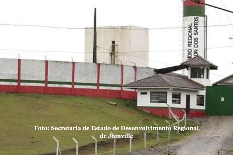 Megaoperação em Joinville prende 19 pessoas por envolvimento em esquema de contrabando de eletrônicos dentro do sistema prisional
