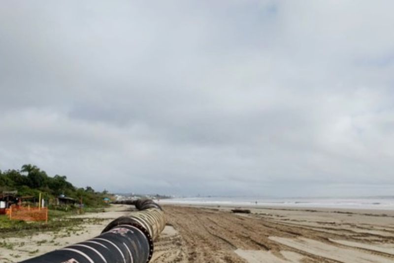 Acesso às praias em Itapoá exige atenção durante obras de alargamento