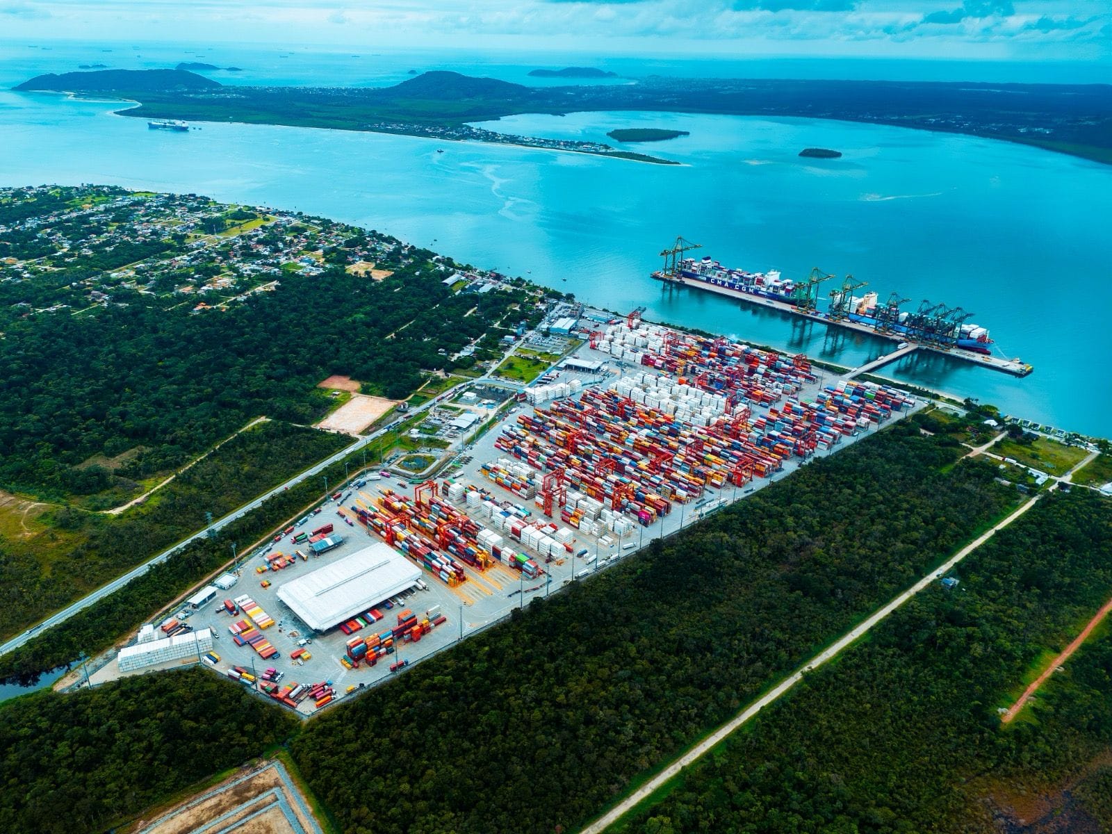 Porto Itapoá atinge marco histórico