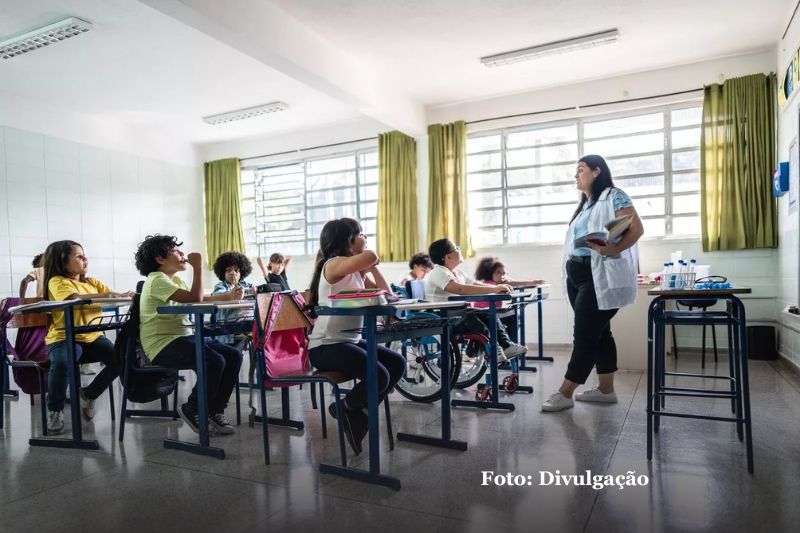 Professores têm reajuste de 5,4% no piso salarial