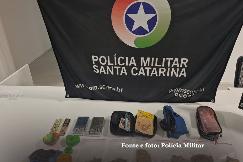 Suspeitos são detidos por tráfico de drogas durante abordagem policial em Itapoá