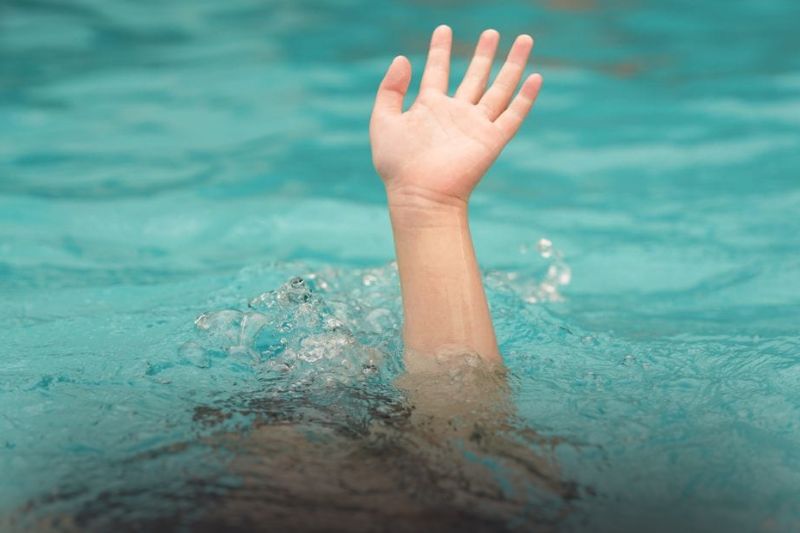Criança é socorrida após princípio de afogamento em piscina em Itapoá