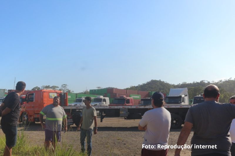 Caminhoneiros questionam capacidade de pátio disponibilizado pela Prefeitura em Itapoá