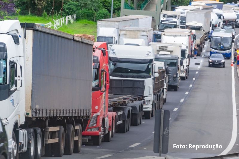 Paralisação de caminhoneiros contra alta do diesel pode afetar rotas logísticas da região