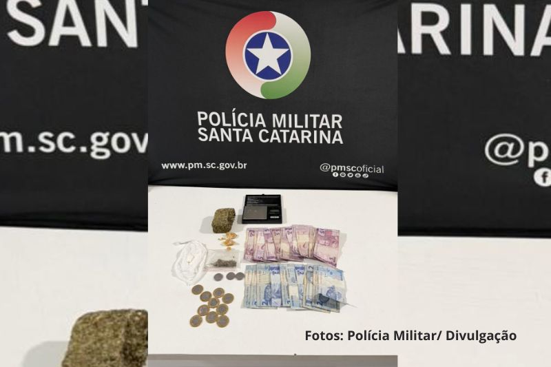 PM de Itapoá prende suspeito por tráfico de drogas em área de mata