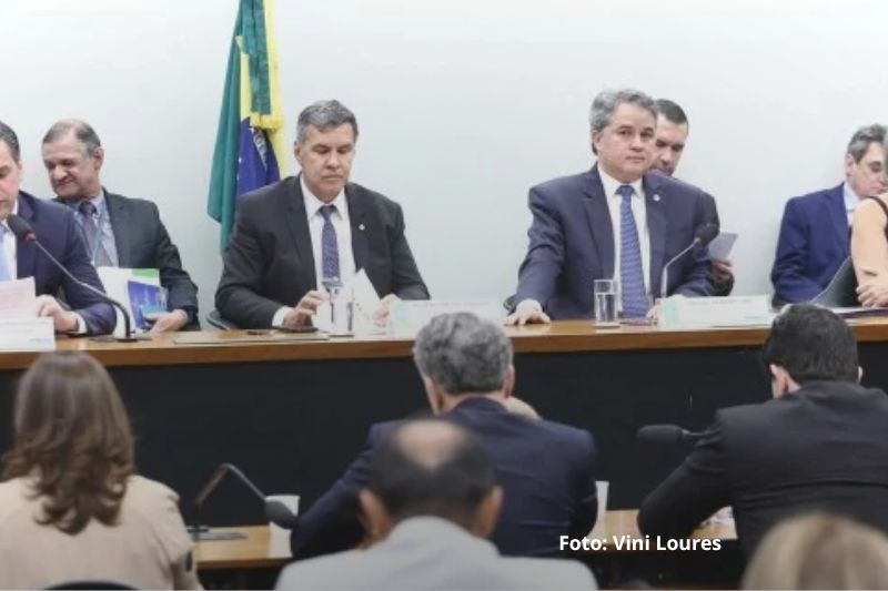 Fundo eleitoral de 2026 deve chegar a R$ 4,9 bilhões e amplia debate sobre financiamento público