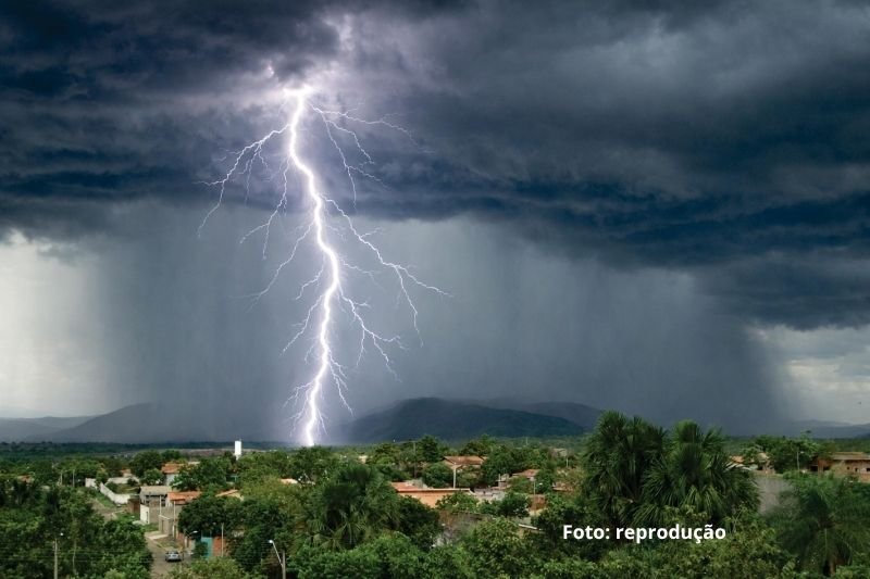 Santa Catarina enfrenta fim de semana de temporais; Itapoá tem chuva torrencial, mas segue sem registros de granizo ou alagamentos