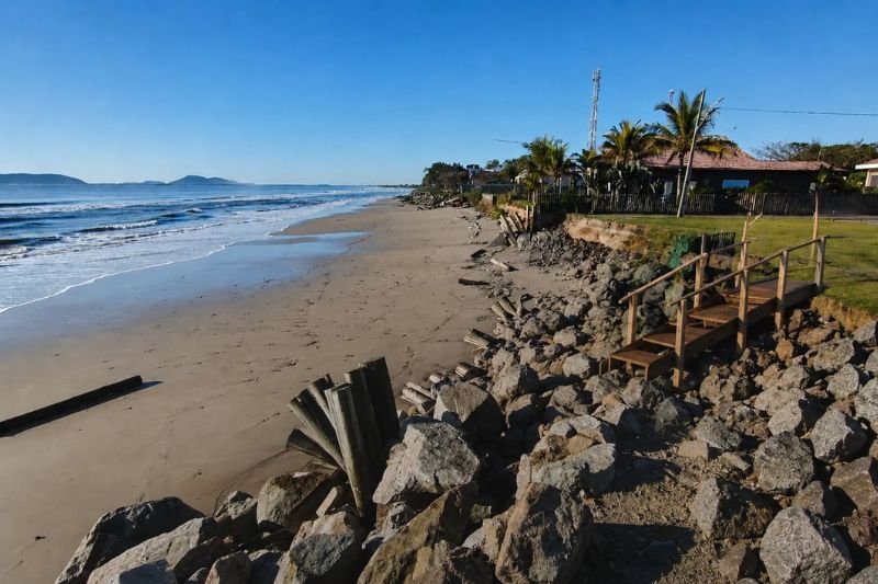 Itapoá pode ter novo alargamento de praia em trecho de 9 quilômetros