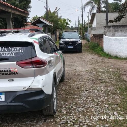 Polícias Militar e Civil cumprem mandados de busca em Itapoá