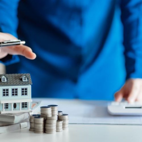 Adjudicação Compulsória ou Usucapião? Saiba Quando Cada Caminho é o Mais Adequado para Regularizar um Imóvel