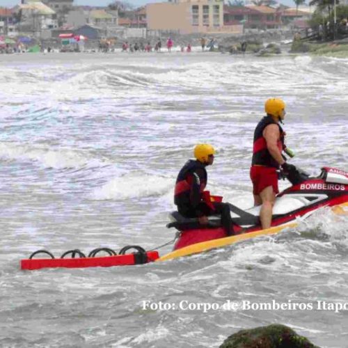 Crianças são arrastadas pelo mar em Itapoá; uma segue desaparecida