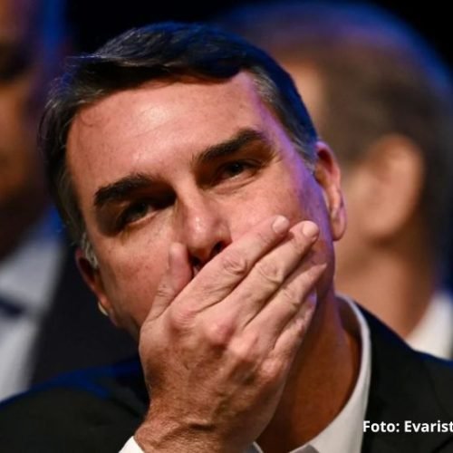 Flávio Bolsonaro tem filiação ao PL restabelecida pelo TSE, mas novos registros ampliam mistério sobre caso
