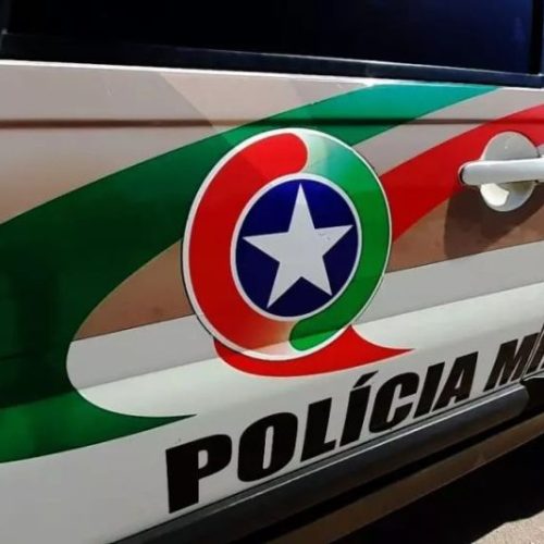 Homem com mandado por tráfico é preso durante patrulhamento em Itapoá