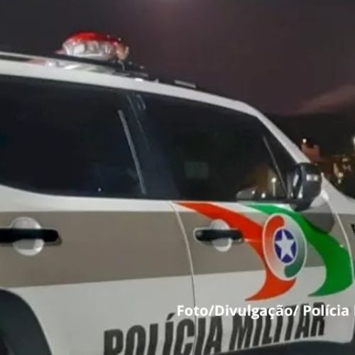 Homem é detido após invadir imóvel e resistir à abordagem policial em Itapoá