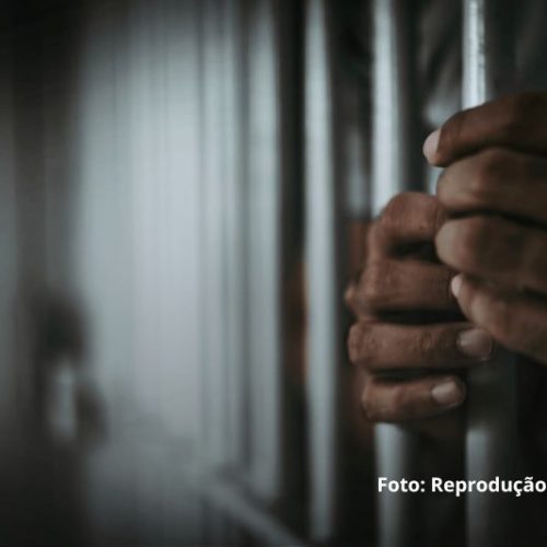 Homem é preso em Itapoá após polícia constatar mandado judicial durante atendimento de ocorrência