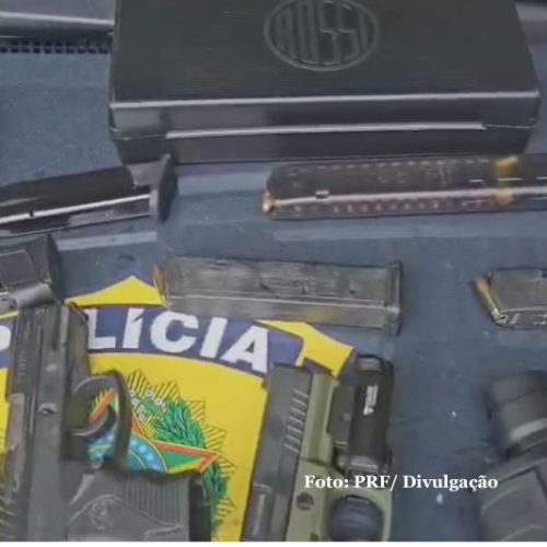 Homem é preso na BR-101 em Joinville transportando armas, munições e equipamentos táticos