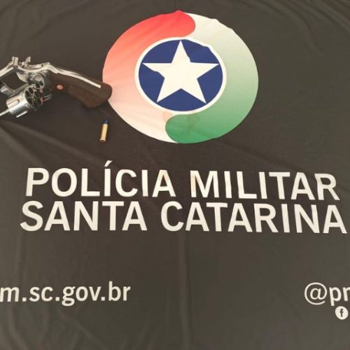Homem é preso pela Polícia Militar de Itapoá após tentativa de homicídio em depósito de materiais de construção