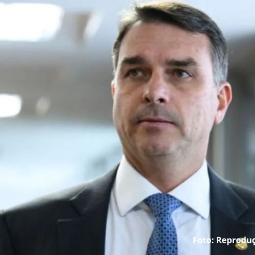 Filiação misteriosa ao Missão trava candidatura de Flávio Bolsonaro; TSE manda senador voltar ao PL