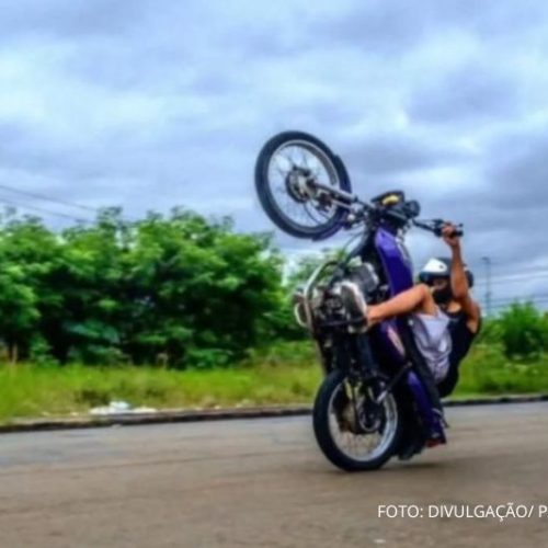 Motociclista é detido após fuga e direção perigosa pelas ruas de Itapoá