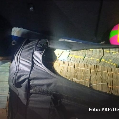 PRF apreende cerca de R$ 2 milhões em dinheiro vivo na BR-101 em Araquari