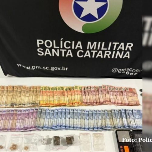 Polícia Militar prende homem por tráfico de drogas durante a madrugada em Itapoá