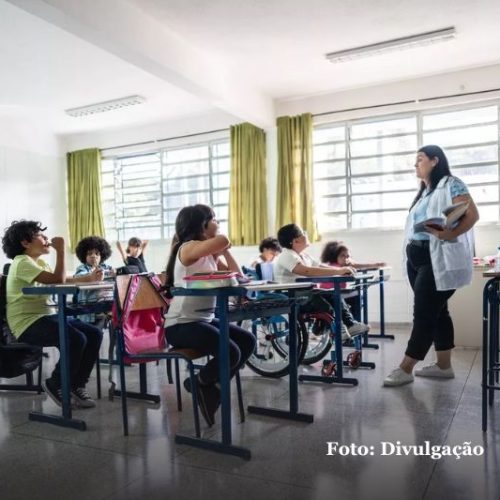 Professores têm reajuste no piso salarial de 5,4%