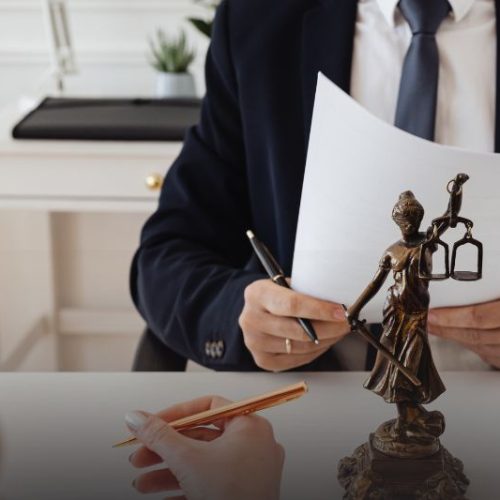 Quem é responsável pela Defensoria Pública e qual é o papel do Município