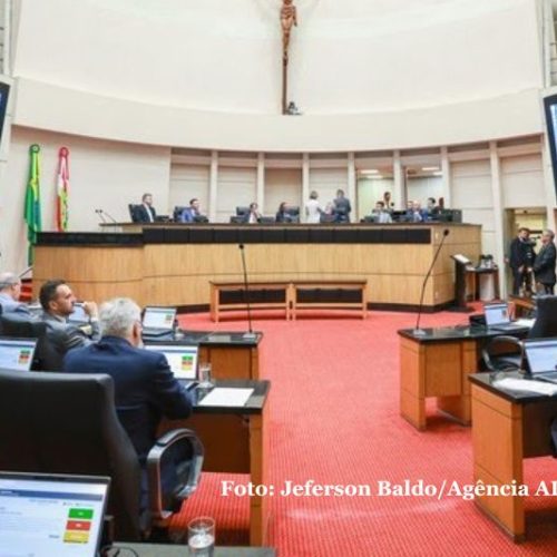 SC aprova lei que proíbe ‘doutrinação política e ideológica’ nas escolas estaduais