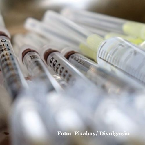 Santa Catarina recebe cerca de 26 mil doses do primeiro lote da vacina contra o vírus sincicial respiratório para proteger gestantes e recém-nascidos