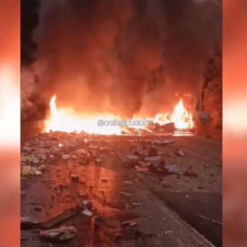 Acidente na BR-376: van que levava família ao Beto Carrero é atingida por carreta desgovernada